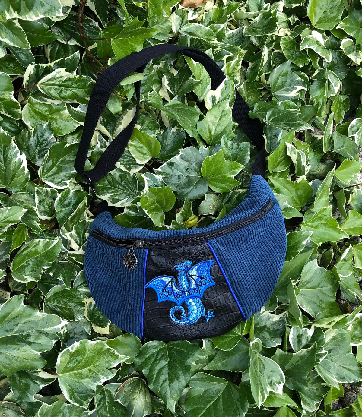 Sac banane brodé – Dragon bleu – Pièce unique – Intérieur Game of Thrones