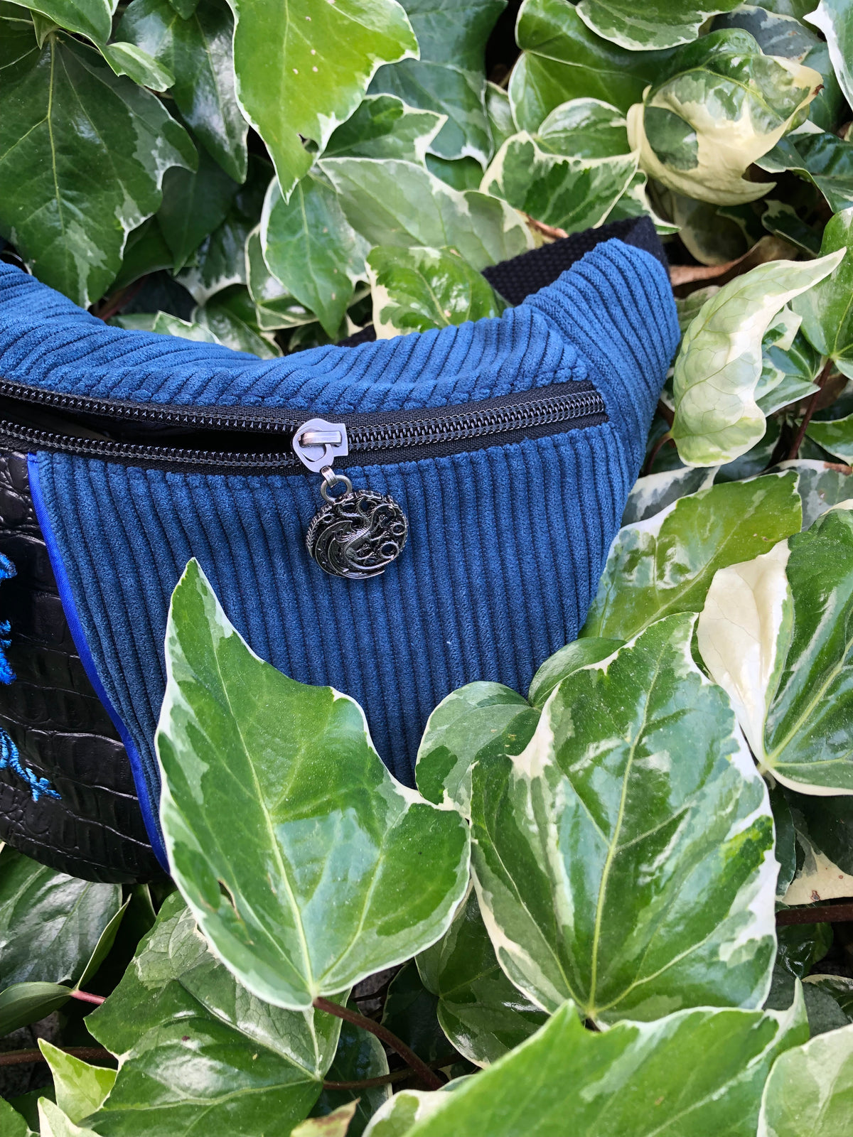 Sac banane brodé – Dragon bleu – Pièce unique – Intérieur Game of Thrones