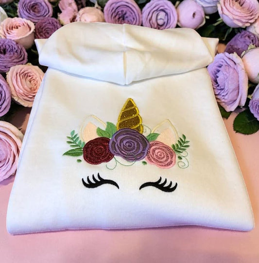 🦄✨ Sweat adulte brodé – Licorne florale