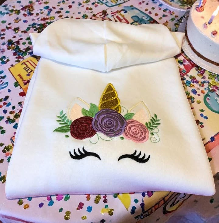 🦄💖 Sweat enfant brodé – Licorne florale